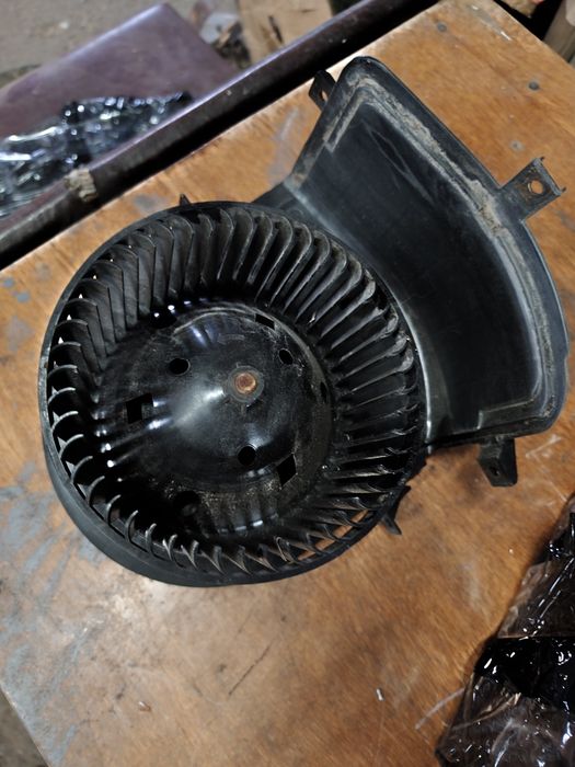 Моторчик пічки Volkswagen Golf 3 Caddy Vento  Polo Seat вентилятор