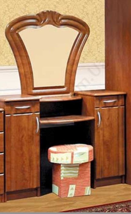 Продам б/у туалетний стіл