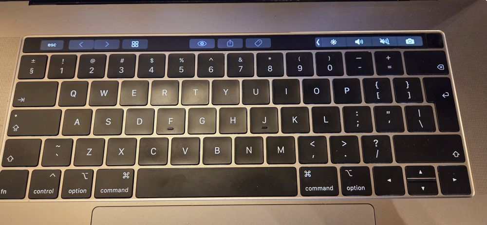 MacBook Pro 15" | i7 6-rdzeni | 16GB RAM | 512GB SSD | Radeon | BOX