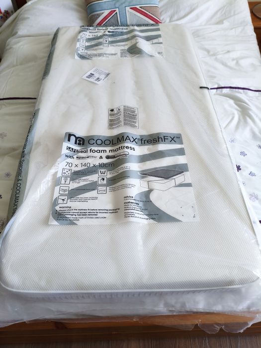 Łóżko I materac dla dziecka