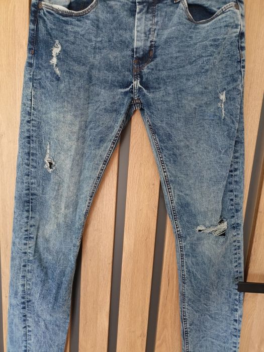 Sprzedam spodnie jeans Cropp 30/34