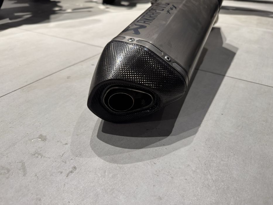 Прямоток Глушник Вихлоп  Akrapovic Yamaha fz1 fazer