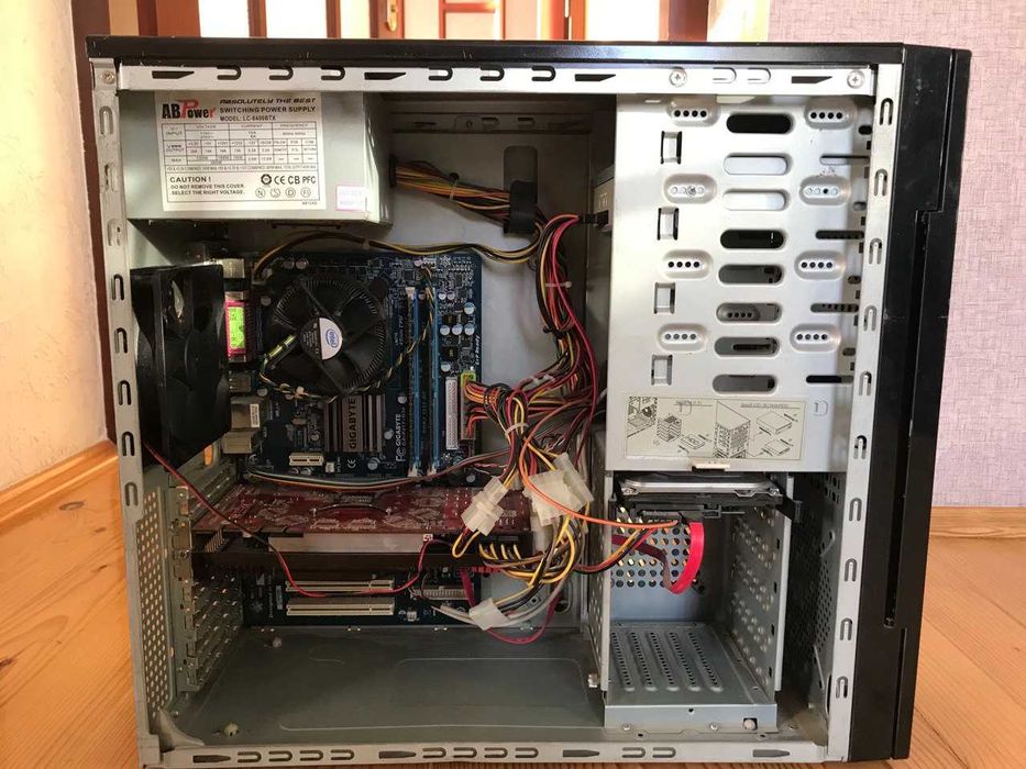 Персональний комп'ютер, монітор, клавіатура