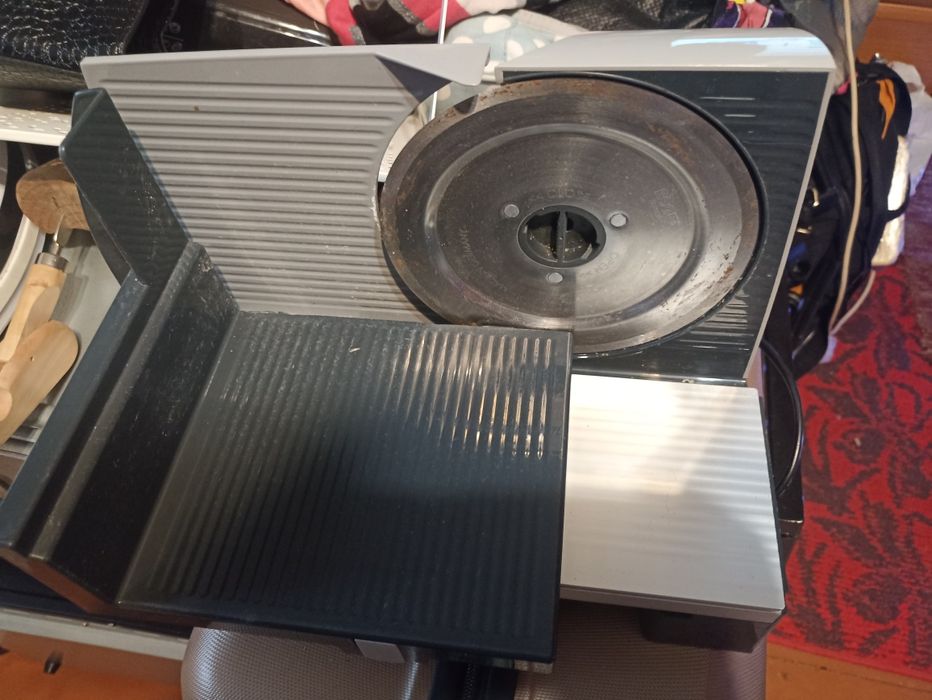 Єлектричний слайсер Graef.