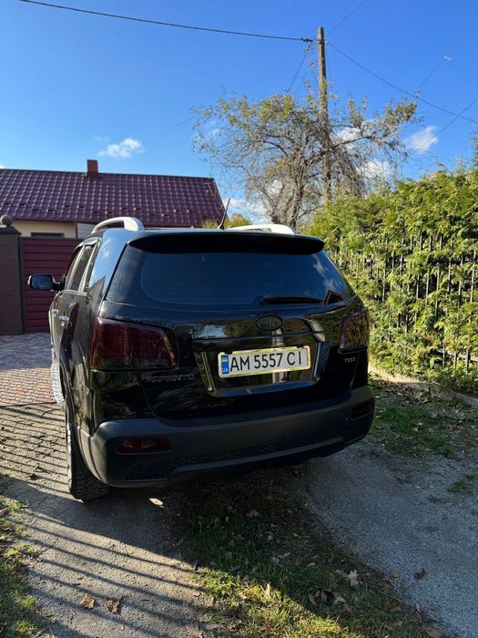 Продам сімейний 7-ми місний автомобіль Кіа Sorento  2010-го року,