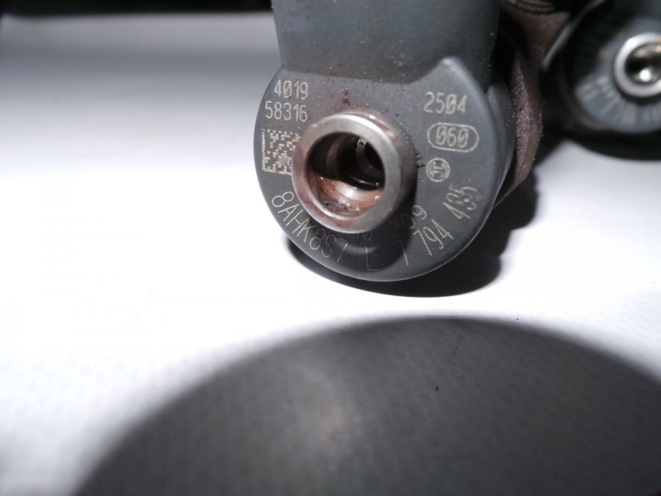 Injector Bmw 1 Ref: 13537794435.