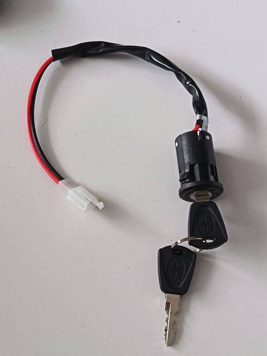 Uniwersalna stacyjka na kluczyk do hulajnogi elektrycznej, roweru, quada 2-pin