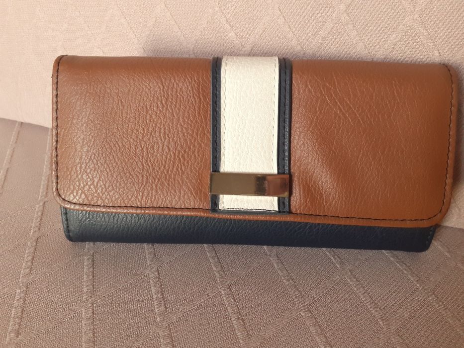 Carteira usada   .64739969549315120