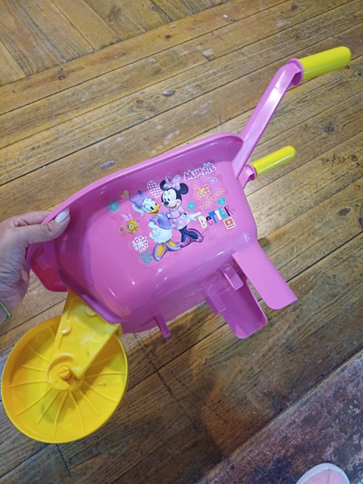 Carrinho de mão rosa