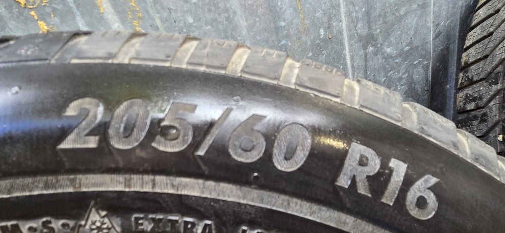 Felgi stalowe Renault Captur 4x100 z oponami zimowymi  205/60/16