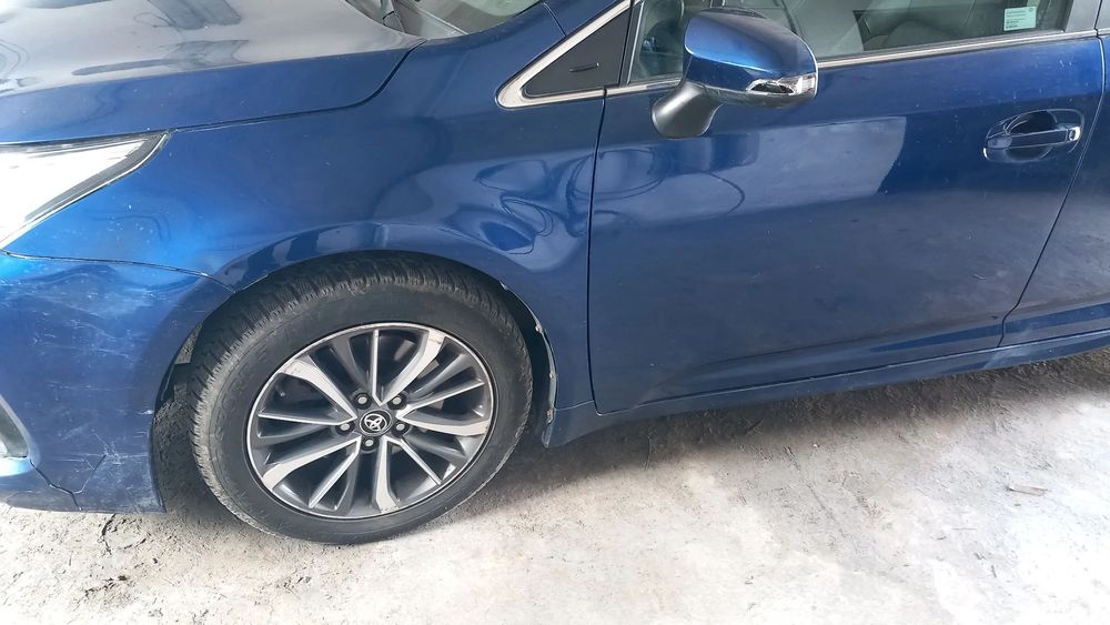 Toyota Avensis Toyota Avensis uszkodzona