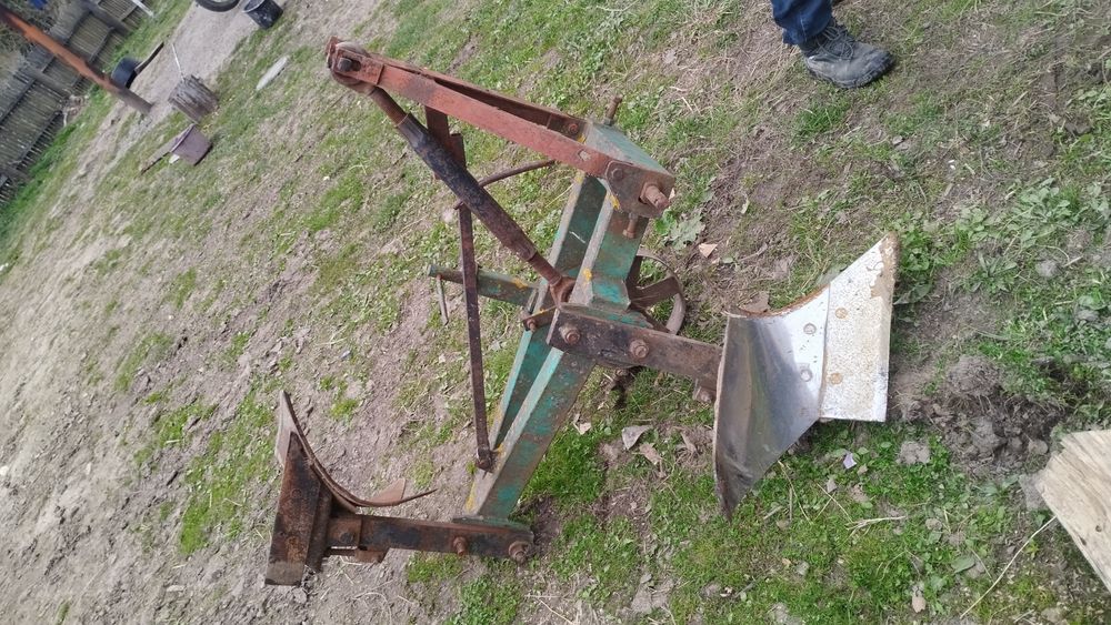 Плуг два корпуси по 25 см