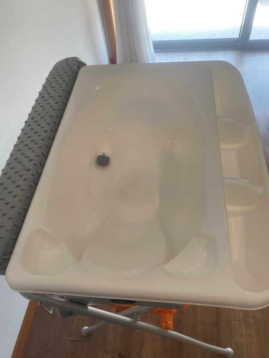 banheira/ muda fraldas para bebe