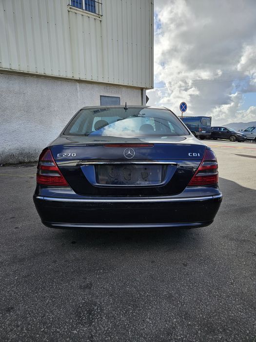 Mercedes-Benz E270 CDi W211 Avantgarde de 2004 para peças