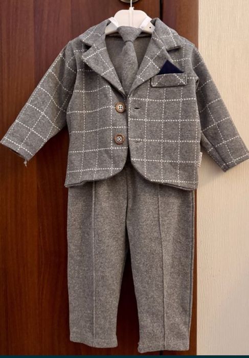 Продам костюм трійка (брюки, піджак, галстук) 80р