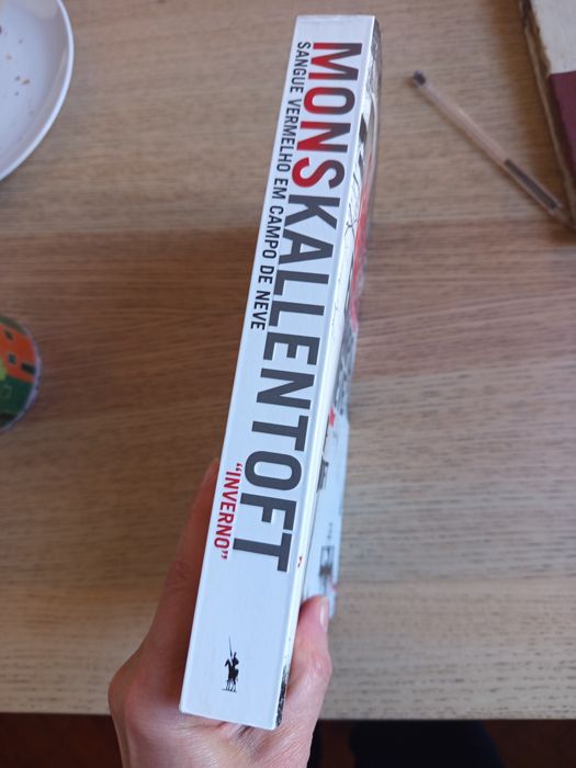 Sangue vermelho em campo de neve, de Mons Kallentoft NOVO