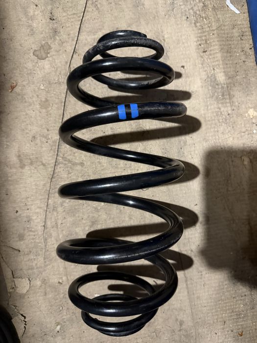 Продам пружину задню на Мерседес Віто 2013 року