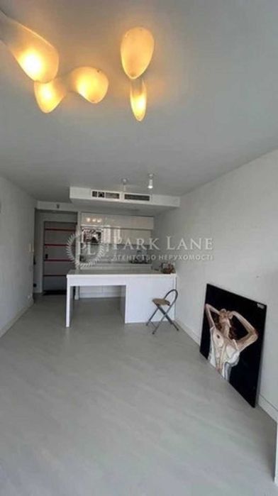 1 кімнатна  (євродвушка) на просп. Володимира Івасюка 9а