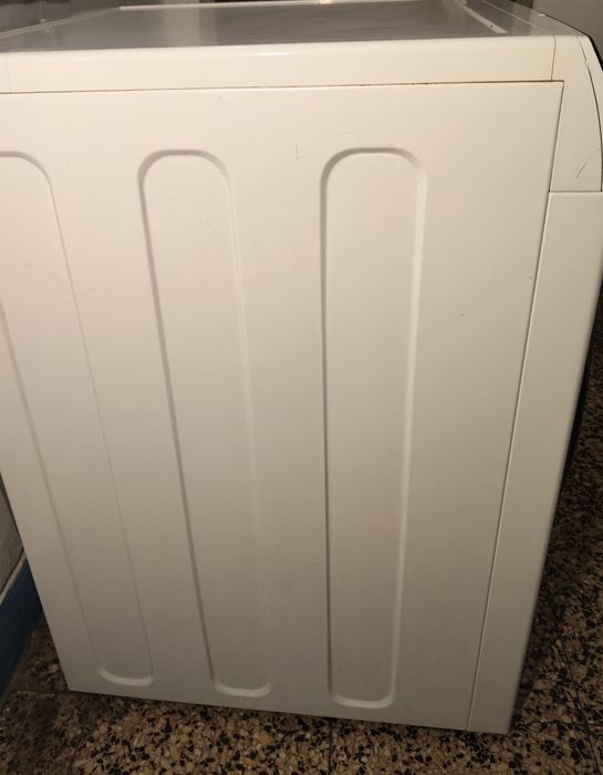 Máquina de lavar e secar roupa