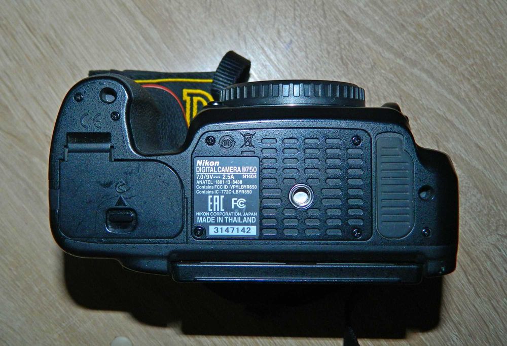 Продам фотокамеру Nikon D750 (body)