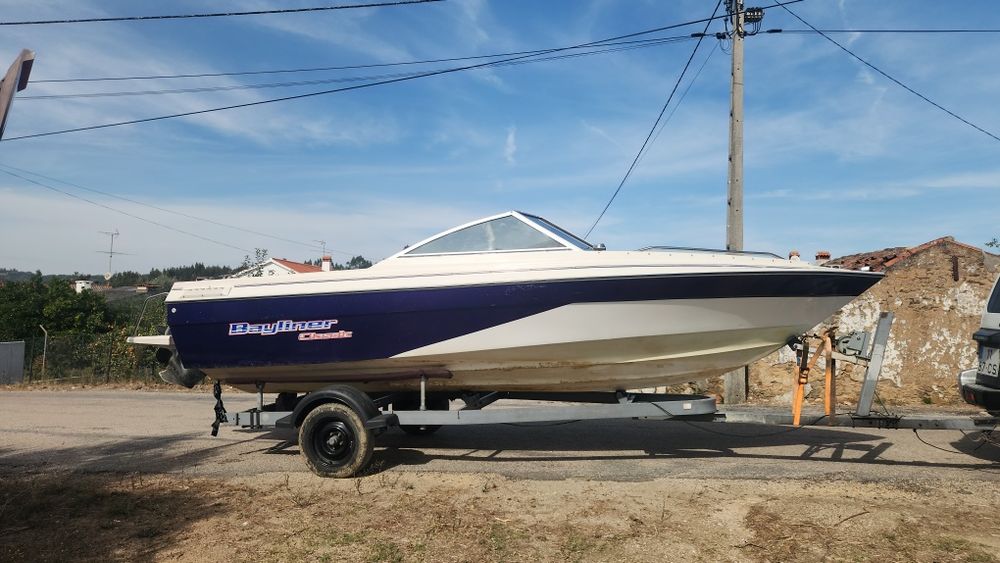 Barco Bayliner classic 3.0 Mercruiser  com atrelado