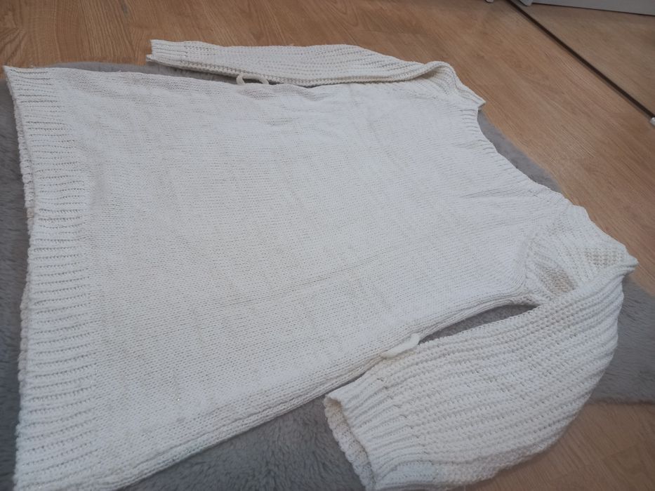 Akrylowy sweter ze zlota nitka S/36