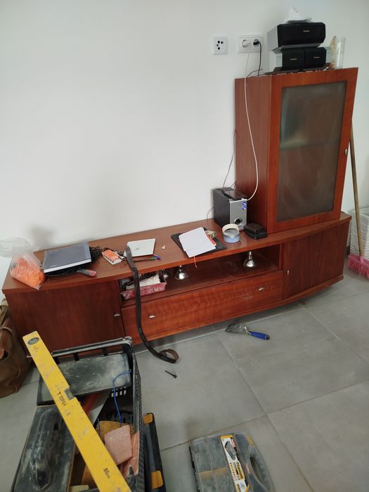 Móvel TV  razoável em cor cerejeira