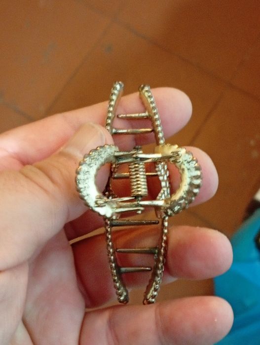Alfinete Dourado em muito bom estado