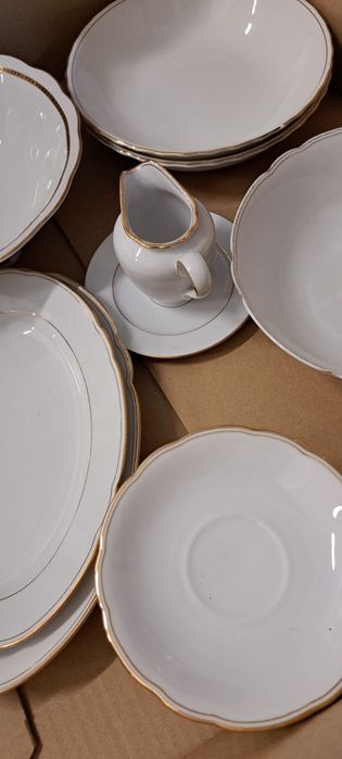 Serwis obiadowy biały ze zlotym