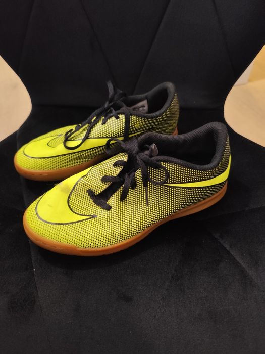Buty piłkarskie halówki Nike