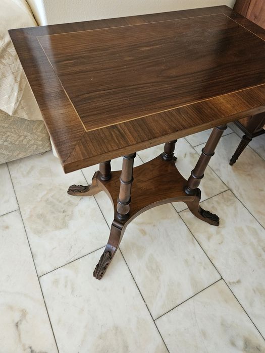 Mesa de apoio em mogno