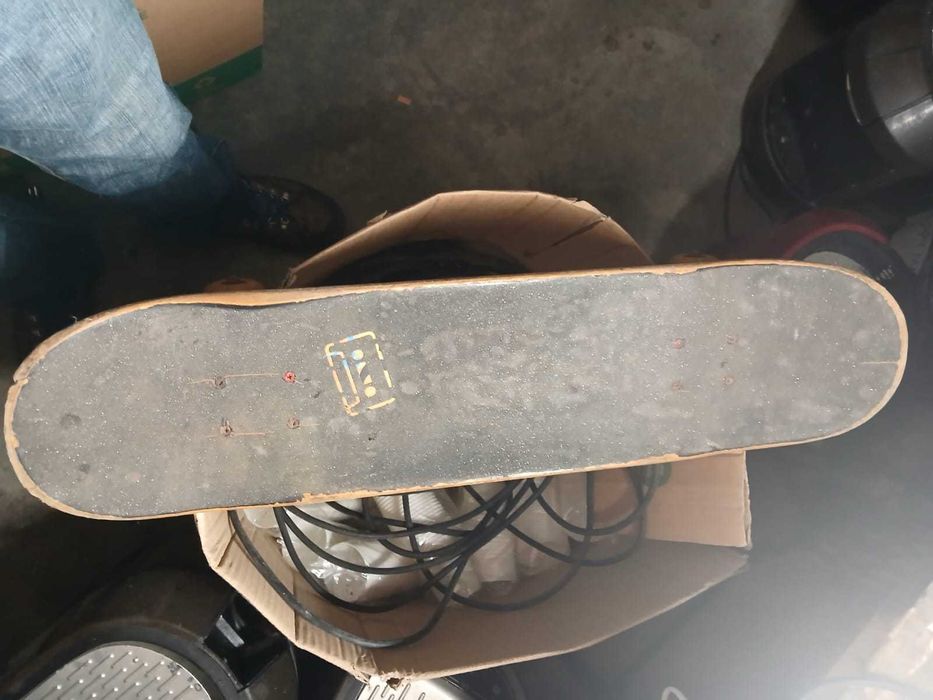 SKATE profisional usado a rolar muito bem