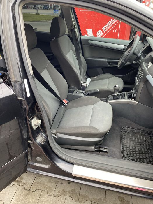 Samochod opel astra h