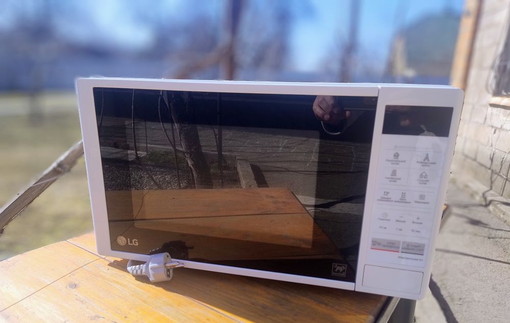 Микроволновая печь LG MS2042DY