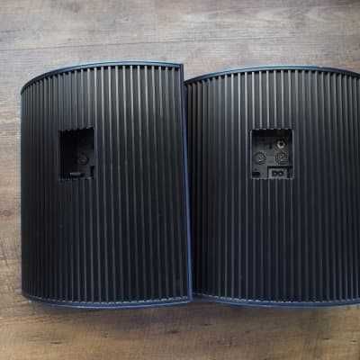 Sistema de som Beo Center 2 da  Bang & Olufsen e Colunas BeoLab 4000