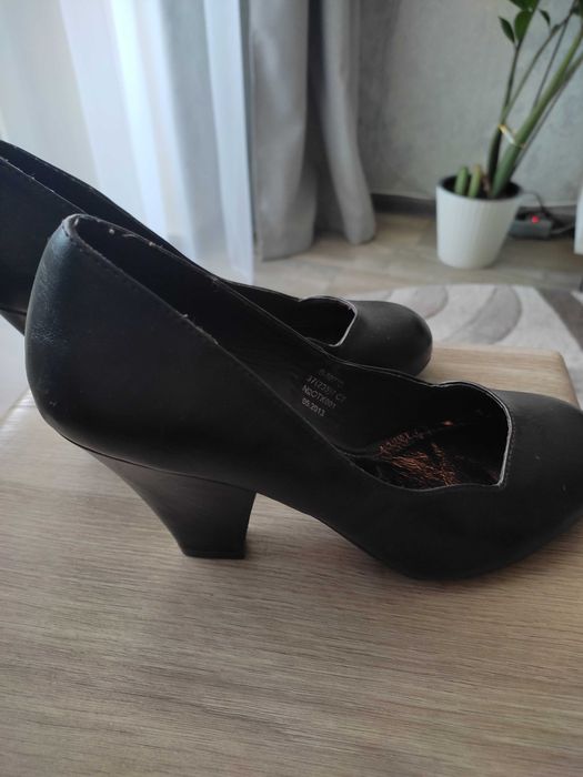 Продам женские туфли