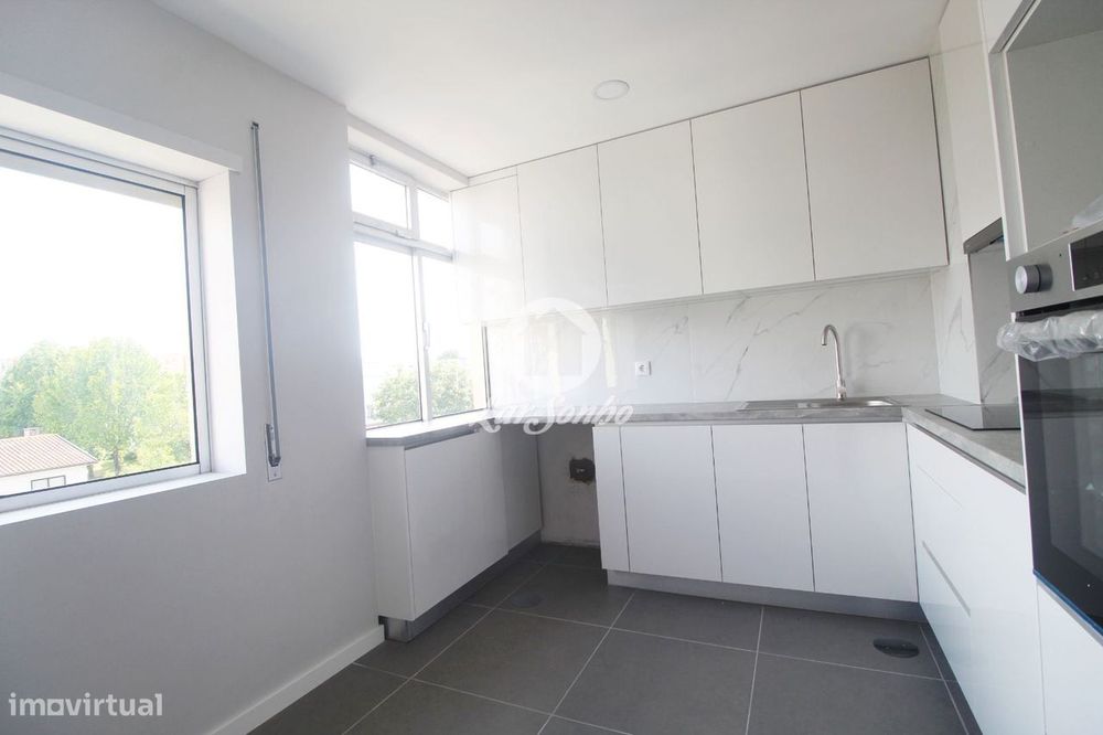 Apartamento T2, remodelado, localizado na prestigiada Urbanização N...