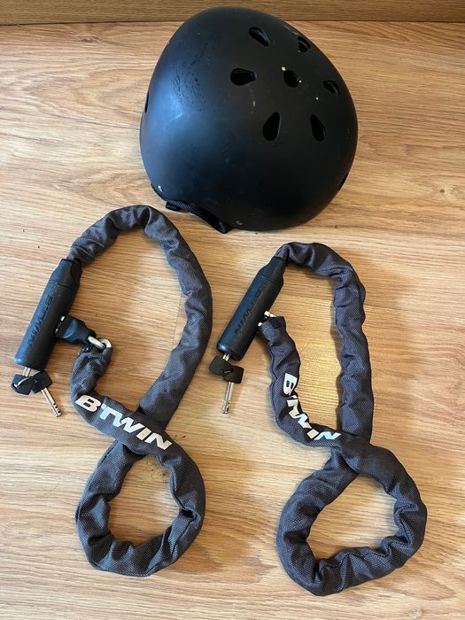 Capacete de proteção e cadeados