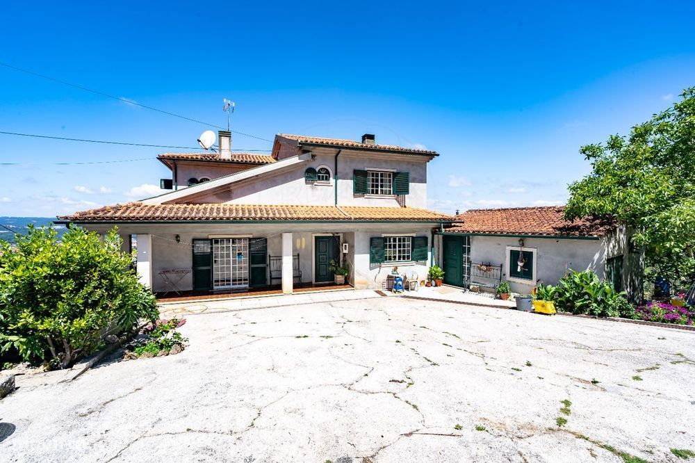 Moradia T5 para venda