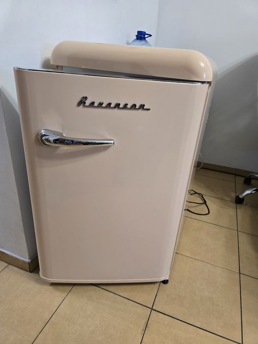 Mała lodówka retro pudrowy róż ravanson