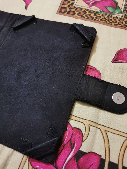 Продам кожаный чехол на электронную книгу