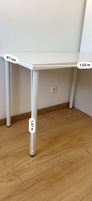 Mesa IKEA. Dimensoes na foto
