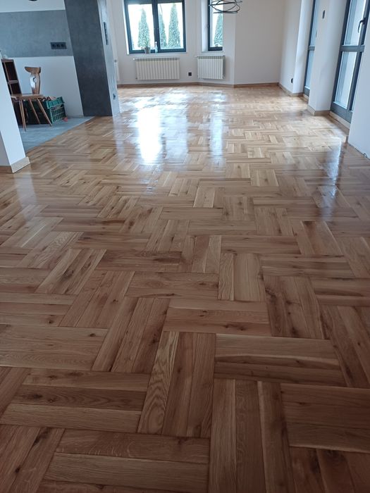 Cyklinowanie lakierowanie listwowanie renowacja schodów  układanie