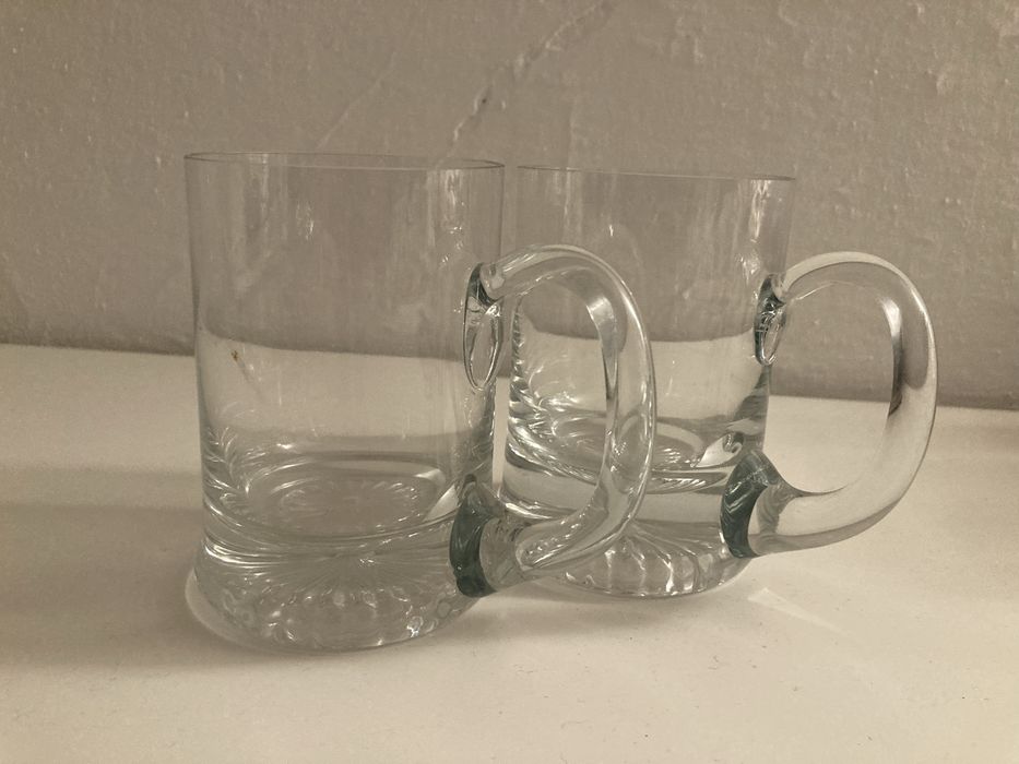 Szklane kufle z czasów PRL