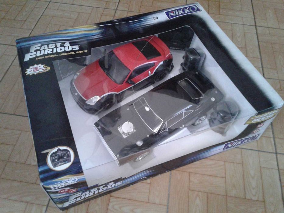 Dodge Charger R/T e Nissan 350 Z a 1/16 da Fast & Furious, como novos!