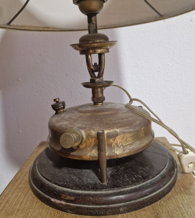 Electrically Powered Oil Lamp435683174992455681