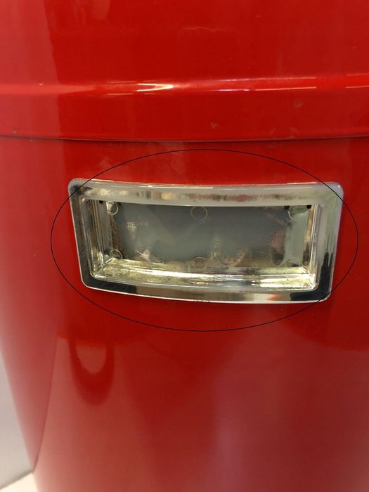 Czerwony kosz na śmieci Wesco Kickboy 40L metalowy z pedałem