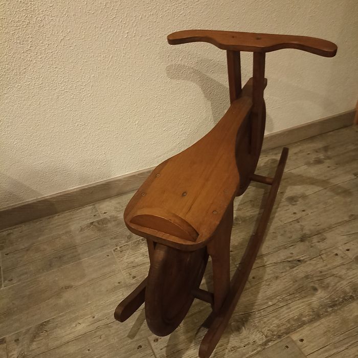 Baloiço em madeira