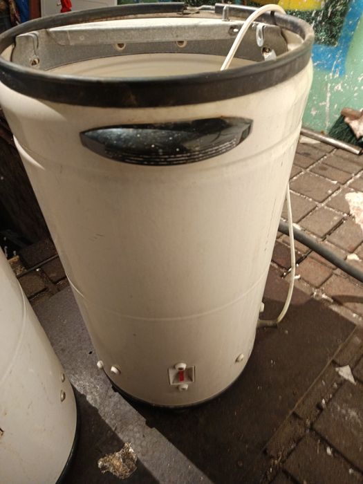 Dwie pralki typu Frania