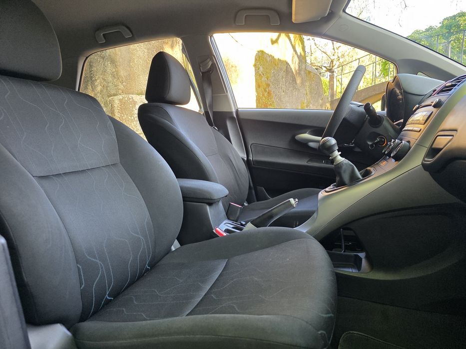 Toyota Auris 1.4 D-4D Com 88.719kms